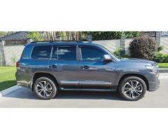 Аренда авто с правом выкупа — TOYOTA LAND CRUISER 200 в Киеве без залога