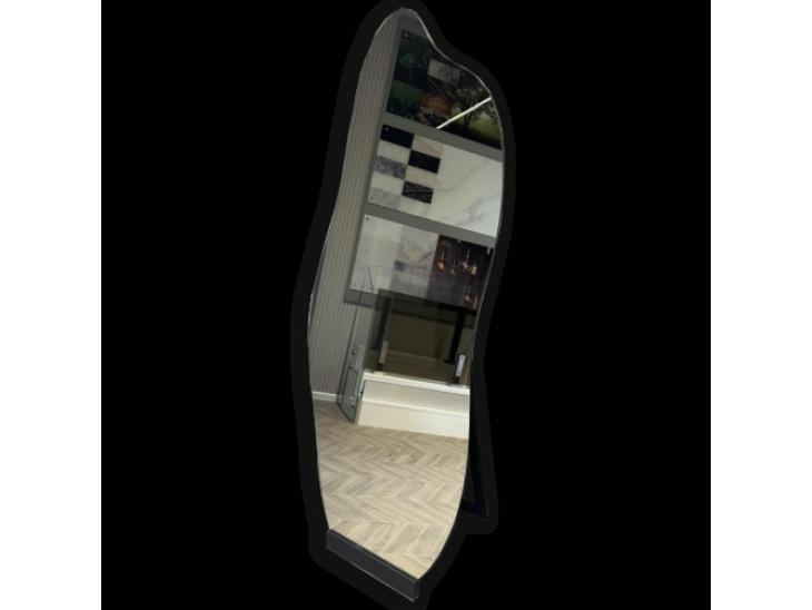 Дзеркало з опорою 1600 х 650 мм. Дзеркало з опорою 1600 х 650 мм.